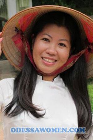 203712 - Thi Lan Phuong Age: 49 - Vietnam