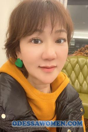 223334 - Mia Age: 54 - China