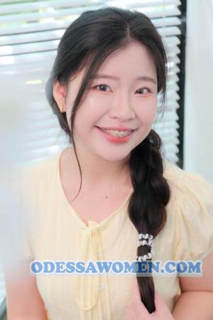 228507 - Thuy Linh Nguyen Age: 20 - Vietnam