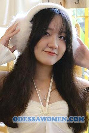 229361 - Ngoc Tran Age: 21 - Vietnam
